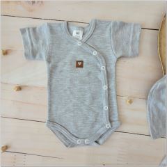 Sada do porodnice 6D, body, polodupačky, košilka, čepička, rukavičky, šátek, šedá (9)