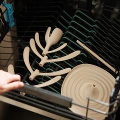Odkapávač na lahve Tulip – skládací stojan na lahvičky a dudlíky, BPA FREE, béžový (1)