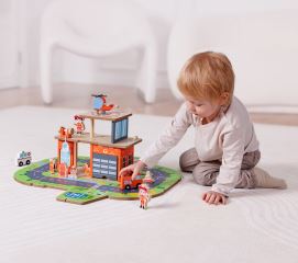 2Kids Toys Dřevěná stanice Hasiči 2 v 1 (1)