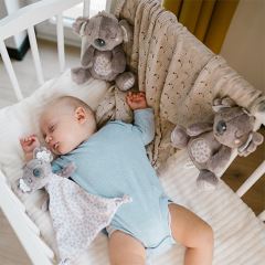 Plyšová hračka s chrastítkem Koala Coco, šedá (6)