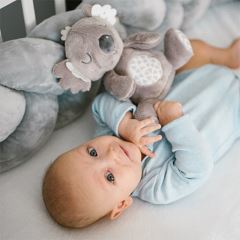 Plyšová hračka s chrastítkem Koala Coco, šedá (1)