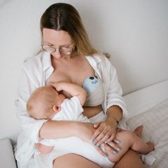 Elektrická odsávačka mléka BabyOno MEGAN Hands-Free – bezdrátová, 3 režimy, USB-C (1)