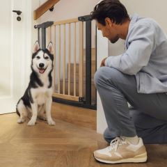 Dětská bezpečnostní zábrana na schody a do dveří kov/dřevo 74-80 cm (5)