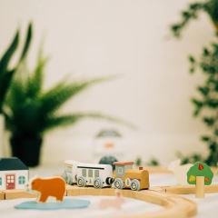 Bigjigs Toys Dřevěná vláčkodráha u lesa (5)
