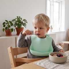 Silikonový bryndák s kapsou Bocioland – nastavitelný - mátový (5)