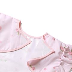 Nepromokavá zástěrka s volánky – bryndák Rose, BabyOno (1)