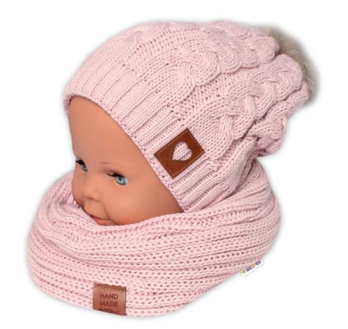 BABY NELLYS Zimní dvouvrstvá čepice s bambulí + komínek Love, pudrová (1)