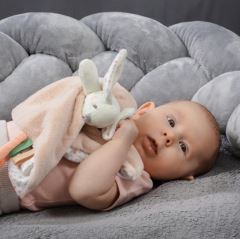 Přítulníček, mazlíček s chrastítkem, Baby Bunny. 25 x 25 cm (5)