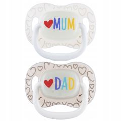 anpol Babies Dudlík silikonový symetrický 6–18m LoveMum&amp;Dad – 2 ks, svítí ve tmě